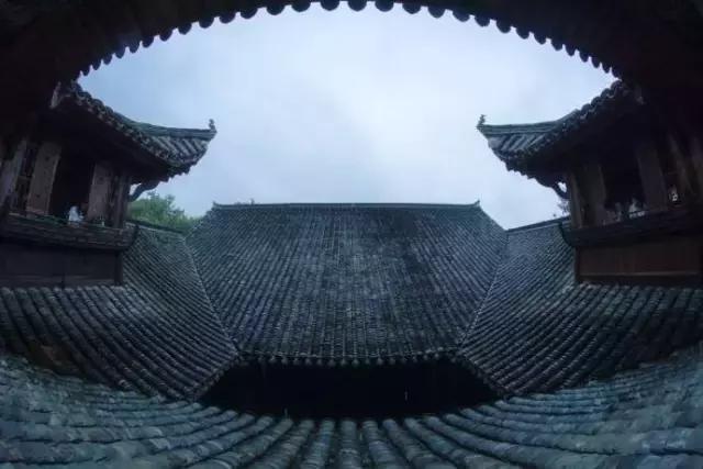 青瓦灰墻，高瓴飛檐，處處消磨時光